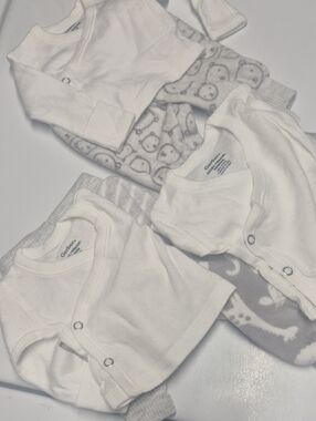 Boy's Preemie Gerber Tops & Carter's bottoms.      NWOT